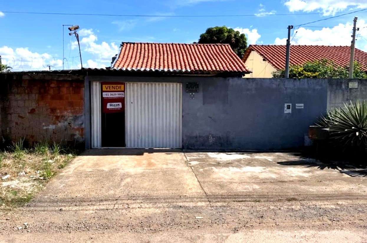 Casa 02 Quartos, Quintal amplo, Proximo a BR 040, Parque Estrela Dalva III, Luziânia - GO - Revenda