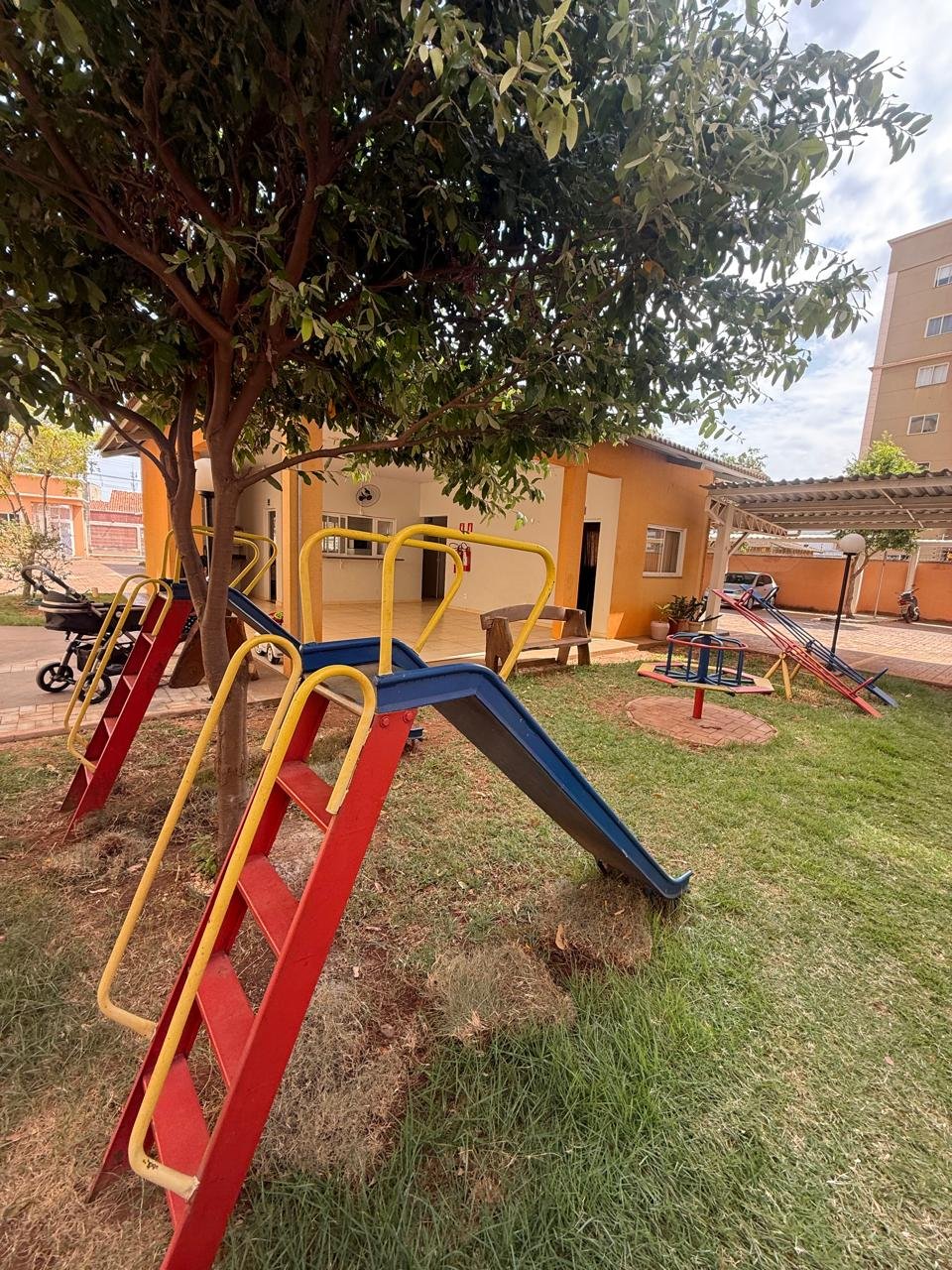 Apartamento com 2 quartos sendo 1 suite no Residencial Saturno , no plano diretor norte , Palmas TO. - Aluguel